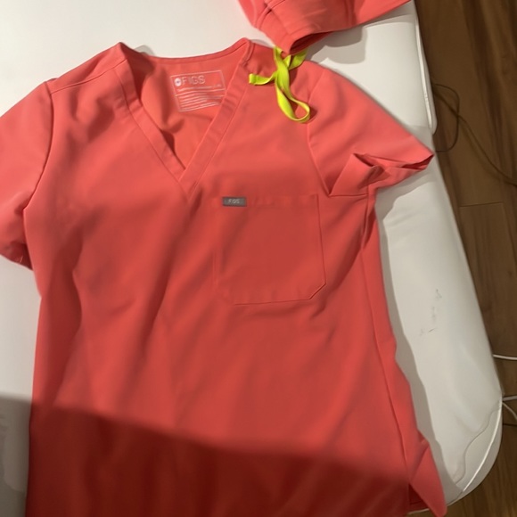 Limited Edition Figs
Hot Coral
Yellow Drawstring
Kade pants XXS/Regular - Picture 7 of 9